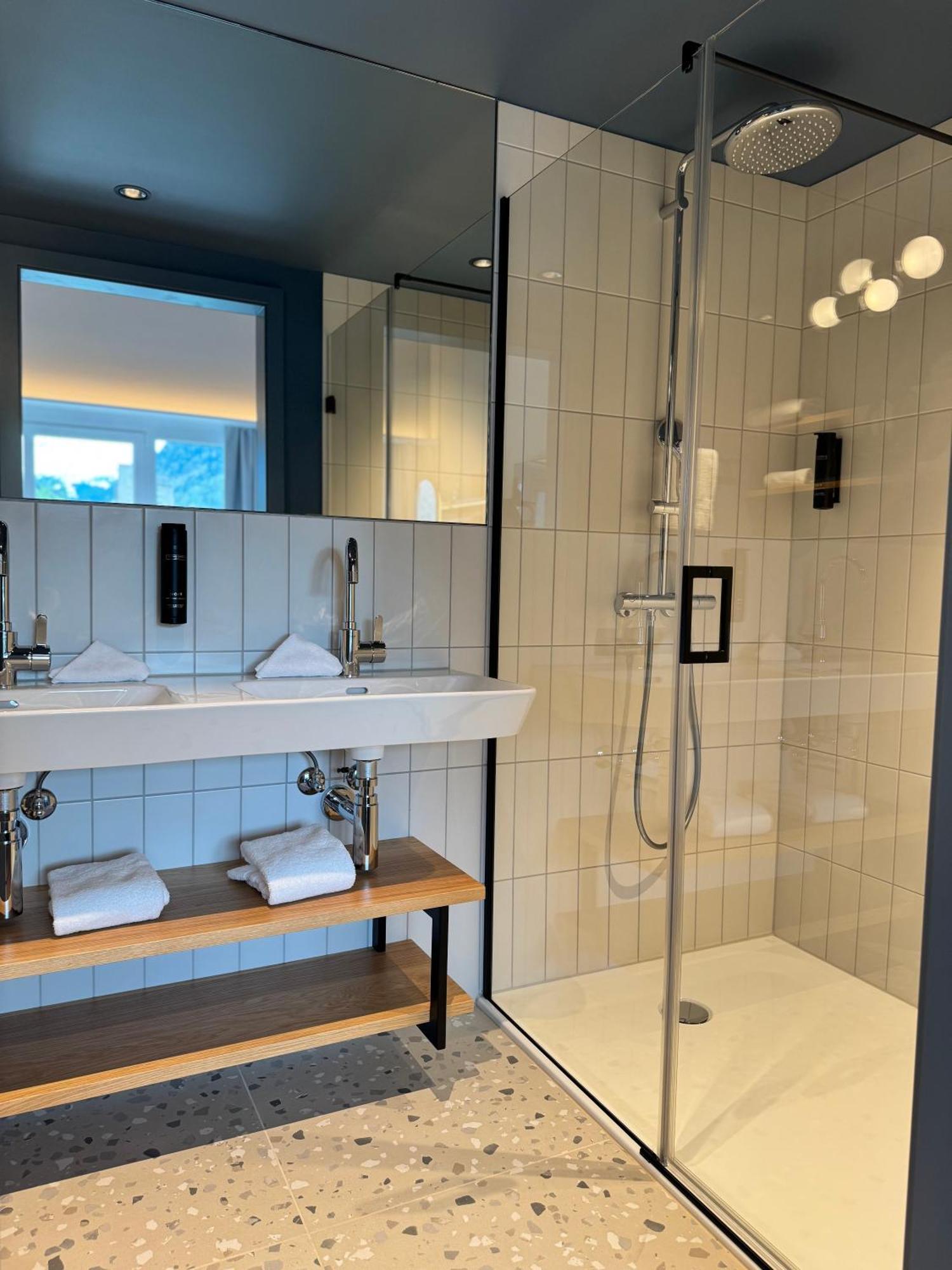 Hop Apartments & Suites Unterseen 외부 사진