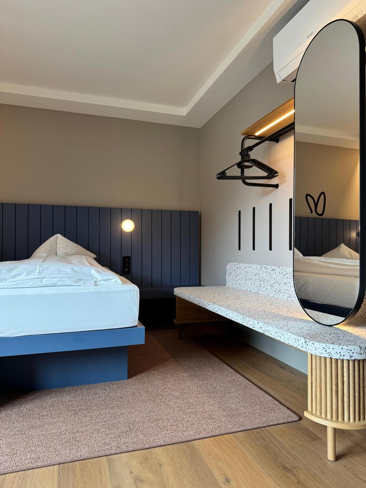 Hop Apartments & Suites Unterseen 외부 사진