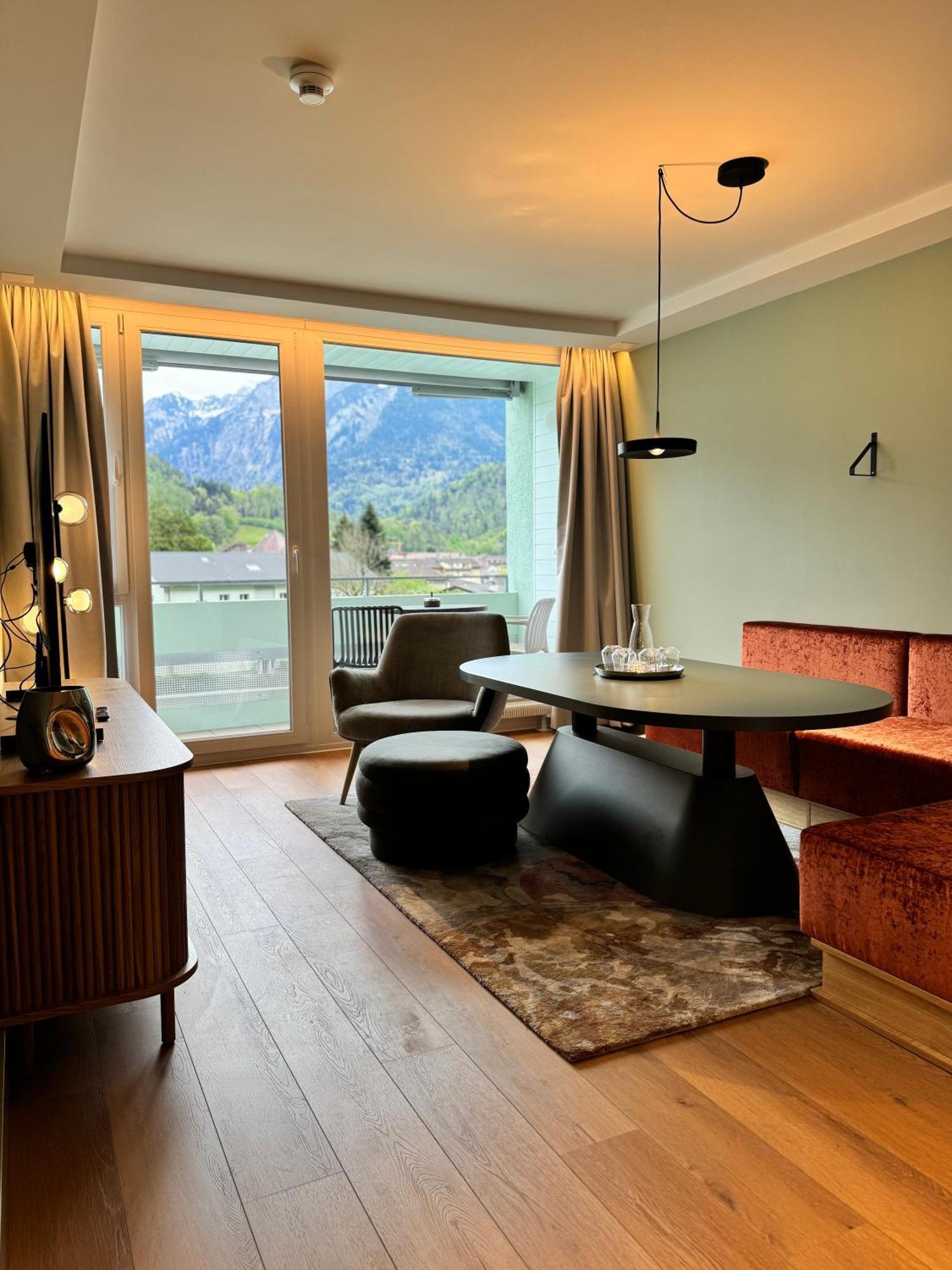 Hop Apartments & Suites Unterseen 외부 사진