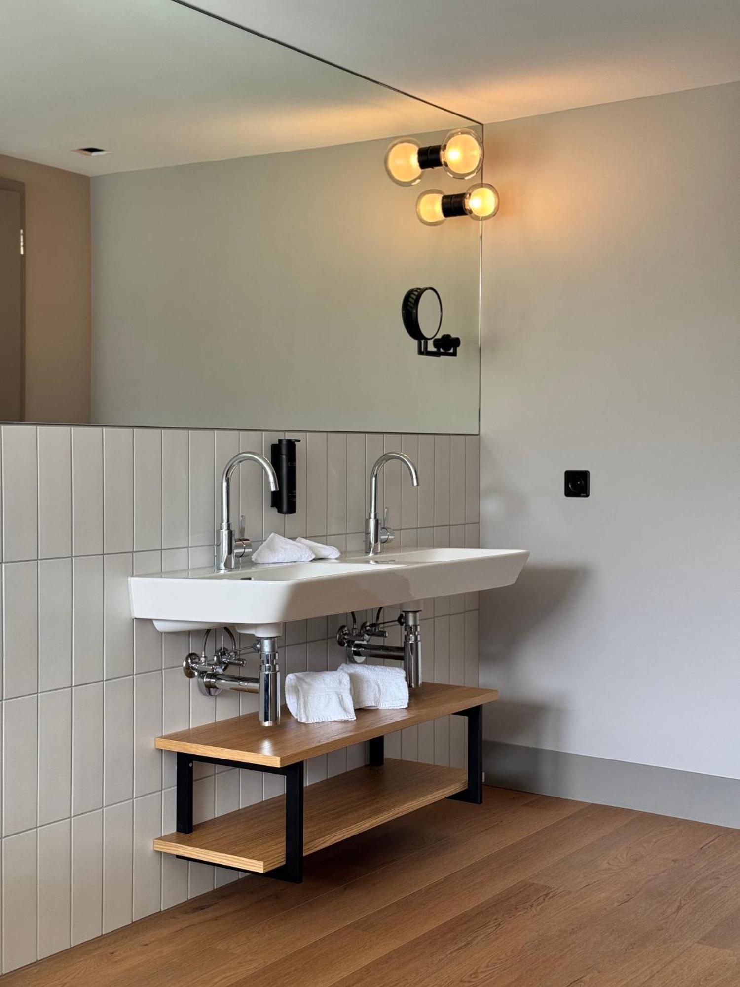 Hop Apartments & Suites Unterseen 외부 사진
